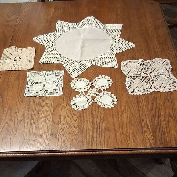 5 pc. Elegant mix of Cream, ecru & white hand Crochet Doily Set - Picture 1 of 6